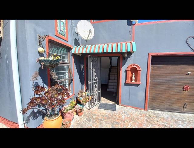 5 BEDROOM FREEHOLD FOR SALE IN KLEINKRANTZ